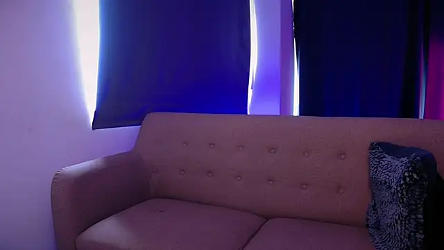 Snapshot of Liam_V chatting on November 23, 5:23 pm Liam V online show from November 23, 5:23 pm