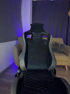 Liam V online show from April 15, 4:07 am