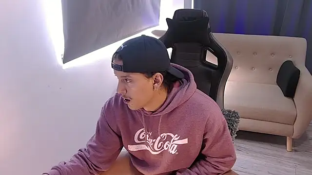 Liam V online show from March 25, 12:48 pm