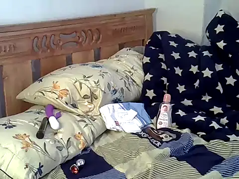 purplescarlet online show from January 12, 1:40 pm