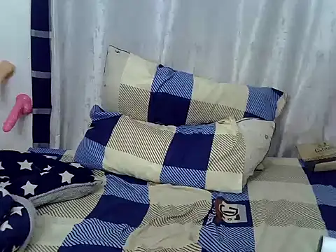 purplescarlet online show from April 15, 1:11 am