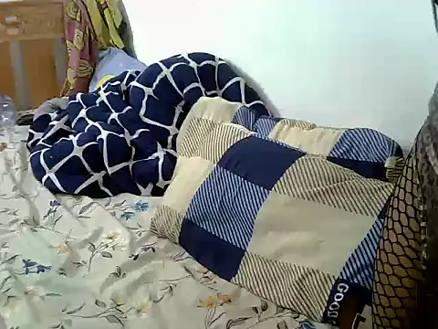 Snapshot of purplescarlet chatting on June 11, 2:11 am purplescarlet online show from June 11, 2:11 am