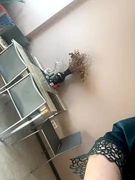 Flossy Vettie online show from October 21, 9:30 am