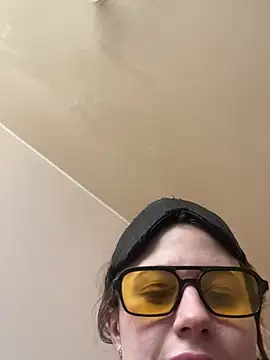 Snapshot of Flossy_Vettie chatting on February 22, 1:35 pm Flossy Vettie online show from February 22, 1:35 pm