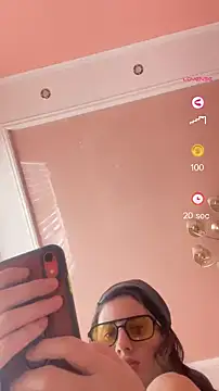 Snapshot of Flossy_Vettie chatting on February 14, 1:00 pm Flossy Vettie online show from February 14, 1:00 pm