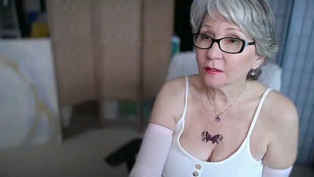 petradaniels online show from March 6, 9:10 pm