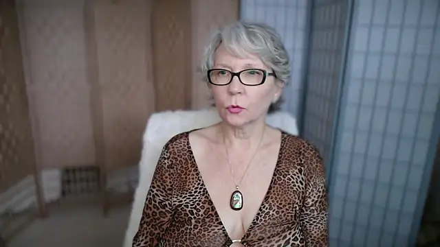 petradaniels online show from February 13, 7:03 pm