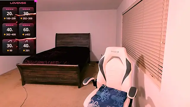 britteebee online show from March 29, 3:19 am