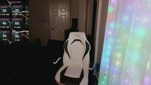 britteebee online show from November 25, 9:09 am