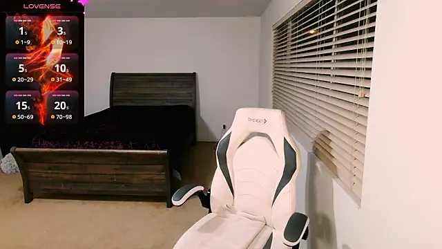 britteebee online show from March 13, 5:12 am