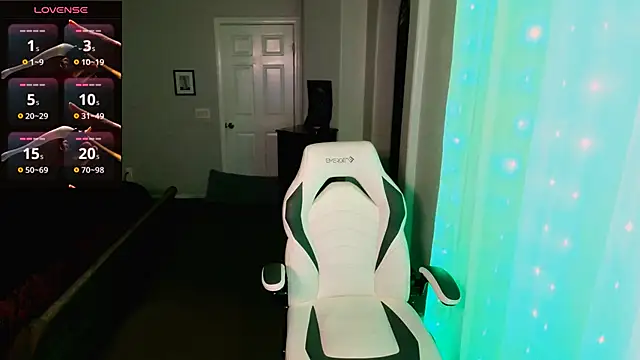 britteebee online show from December 21, 5:53 am