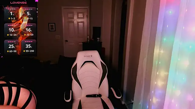 Snapshot of britteebee chatting on February 17, 6:44 am britteebee online show from February 17, 6:44 am