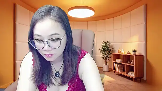 Snapshot of Giuliam chatting on May 14, 1:30 pm Giuliam online show from May 14, 1:30 pm