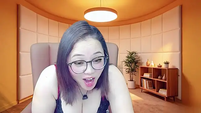 Snapshot of Giuliam chatting on July 5, 6:37 pm Giuliam online show from July 5, 6:37 pm