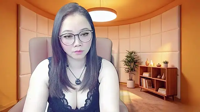 Snapshot of Giuliam chatting on June 3, 2:12 am Giuliam online show from June 3, 2:12 am