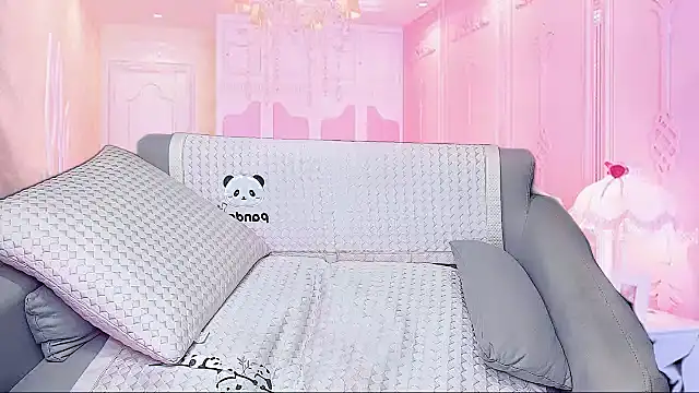 Snapshot of Giuliam chatting on November 14, 12:42 pm Giuliam online show from November 14, 12:42 pm