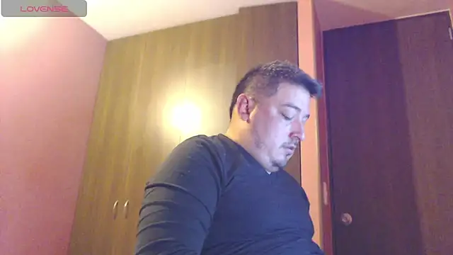 Snapshot of antonycruz chatting on February 21, 3:41 am antonycruz online show from February 21, 3:41 am