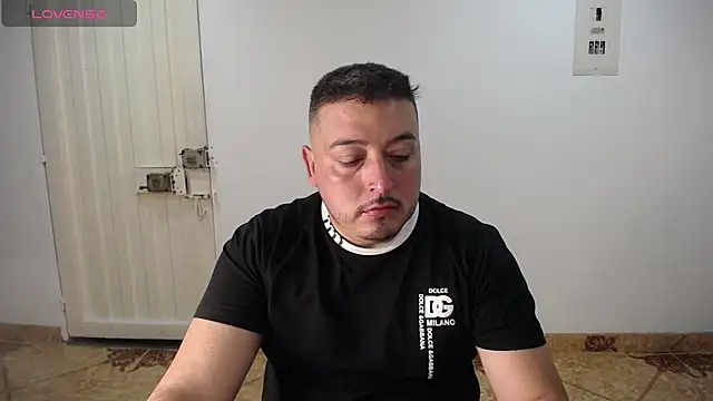 Snapshot of antonycruz chatting on June 8, 1:28 am antonycruz online show from June 8, 1:28 am