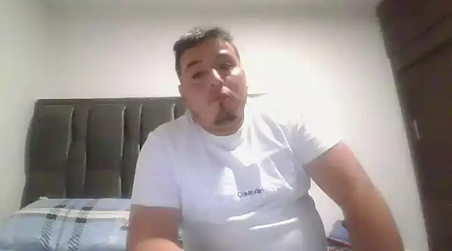 Snapshot of antonycruz chatting on December 19, 3:29 am antonycruz online show from December 19, 3:29 am