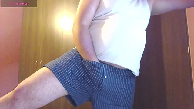 Snapshot of antonycruz chatting on February 25, 1:39 am antonycruz online show from February 25, 1:39 am