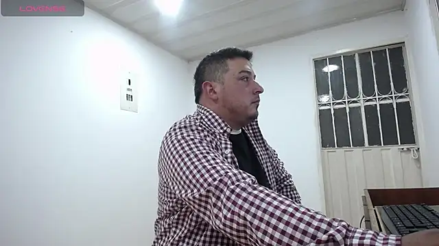 antonycruz online show from April 25, 1:08 am