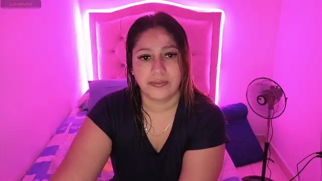 Snapshot of Nazlyy30 chatting on October 27, 12:00 am Nazlyy30 online show from October 27, 12:00 am