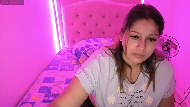 Snapshot of Nazlyy30 chatting on October 24, 5:06 am Nazlyy30 online show from October 24, 5:06 am