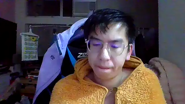 Snapshot of charlie_xdd chatting on February 20, 1:19 pm charlie xdd online show from February 20, 1:19 pm