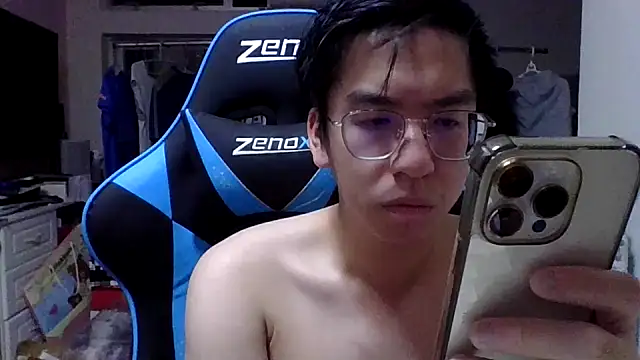 Snapshot of charlie_xdd chatting on March 15, 2:45 pm charlie xdd online show from March 15, 2:45 pm