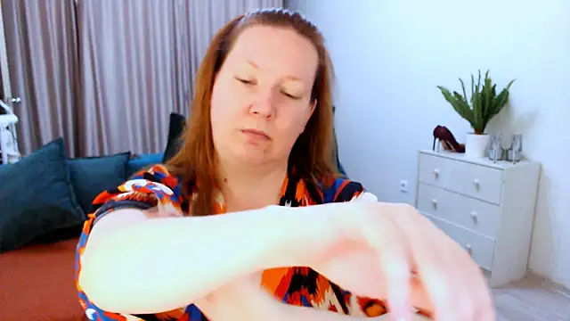 GoddessLara online show from October 5, 9:05 pm