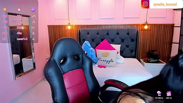 Snapshot of AMELIELEONE chatting on February 13, 1:55 pm AMELIELEONE online show from February 13, 1:55 pm