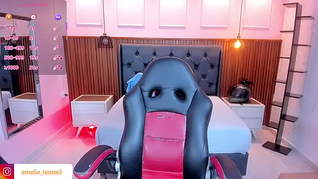 AMELIELEONE online show from October 3, 12:50 pm