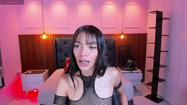 AMELIELEONE online show from November 22, 12:15 pm