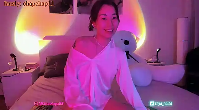 ChloeTayaa online show from January 26, 5:02 pm
