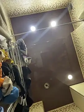 Lisaaan online show from February 25, 6:30 pm