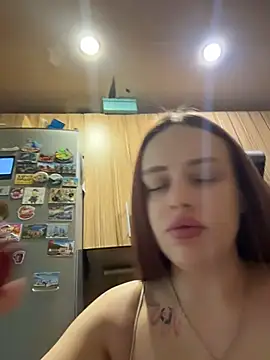 Lisaaan online show from July 3, 12:44 pm