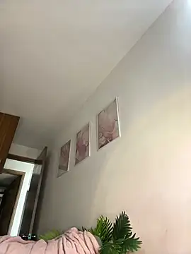 DulceLenns online show from February 17, 7:11 pm