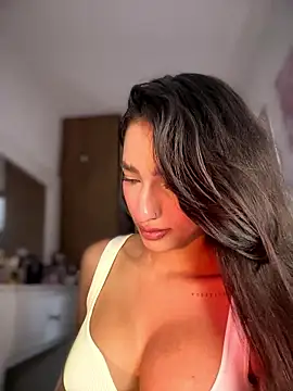 DulceLenns online show from January 18, 6:55 pm