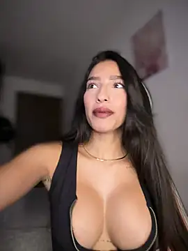 DulceLenns online show from March 31, 7:16 pm