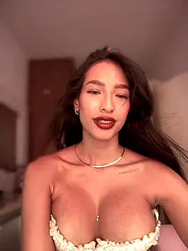 Snapshot of DulceLenns chatting on December 3, 6:18 pm DulceLenns online show from December 3, 6:18 pm