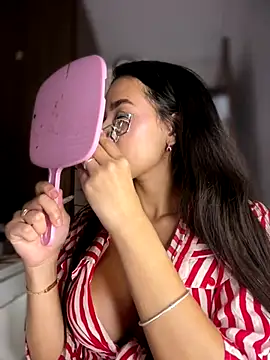 DulceLenns online show from December 22, 6:30 pm