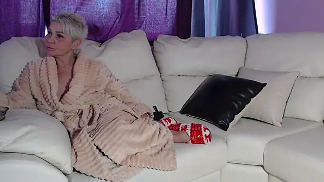 Snapshot of TightAssMom chatting on February 28, 12:31 pm TightAssMom online show from February 28, 12:31 pm