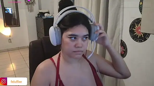 feluriana online show from November 18, 12:15 am