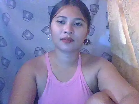 Snapshot of wildsexypinay33x chatting on December 3, 12:44 am wildsexypinay33x online show from December 3, 12:44 am