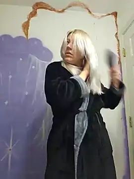 Snapshot of ScarletCallings420 chatting on December 7, 4:53 pm ScarletCallings420 online show from December 7, 4:53 pm