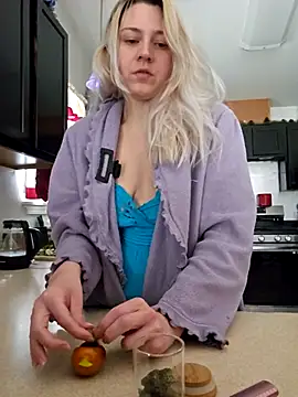 Snapshot of ScarletCallings420 chatting on March 9, 7:26 pm ScarletCallings420 online show from March 9, 7:26 pm