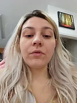 Snapshot of ScarletCallings420 chatting on February 17, 7:23 pm ScarletCallings420 online show from February 17, 7:23 pm