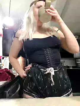 Snapshot of ScarletCallings420 chatting on February 21, 3:10 pm ScarletCallings420 online show from February 21, 3:10 pm