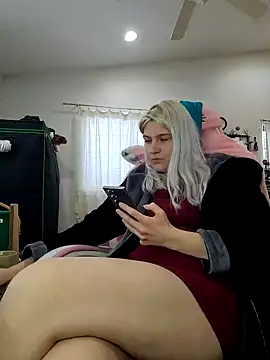 Snapshot of ScarletCallings420 chatting on December 7, 8:11 pm ScarletCallings420 online show from December 7, 8:11 pm