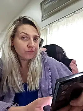 Snapshot of ScarletCallings420 chatting on February 20, 7:19 pm ScarletCallings420 online show from February 20, 7:19 pm